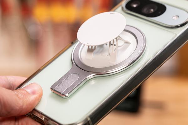 I finally found a magnetic phone grip I…