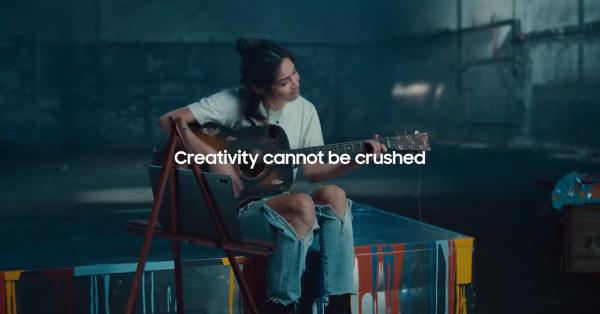 photo of Samsung mocks Apple’s crushing iPad Pro ad with its own ‘UnCrush’ pitch image