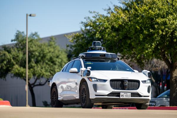 photo of Waymo is asking DoorDash drivers to shut the doors of its self-driving cars image